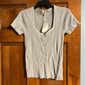 Women’s knit top. Size Large. NWT